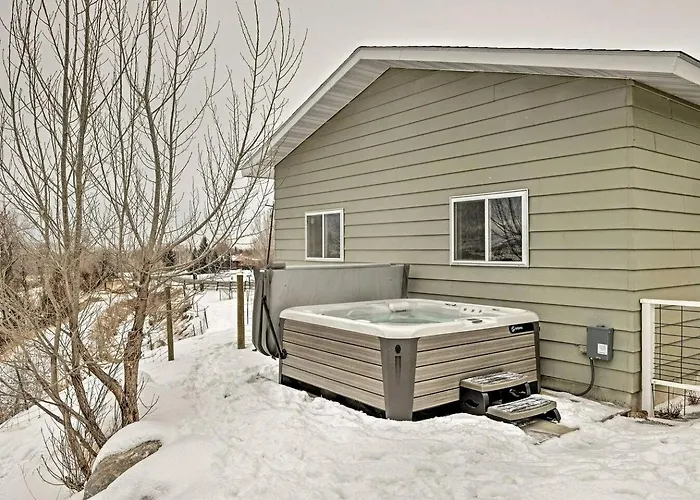 Casa vacanze Tranquil Mountain With Hot Tub And Creek Views Near Trails In Lander, Wyoming