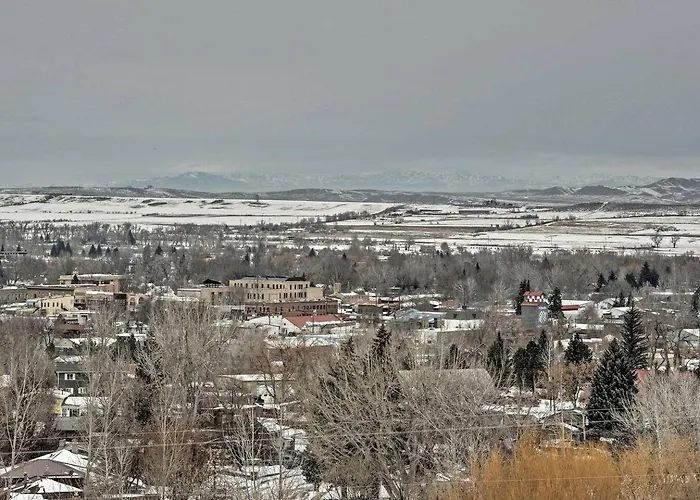 Tranquil Mountain With Hot Tub And Creek Views Near Trails In Lander, Wyoming Lander